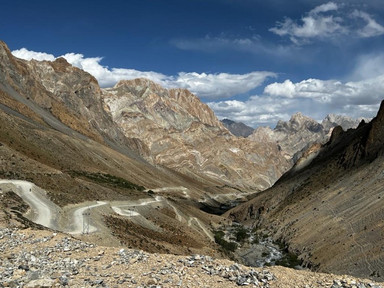 65 Droga przez przepiekne gory